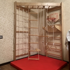 Игровой комплекс Крепыш Угловой (лак, базовая комплектация)